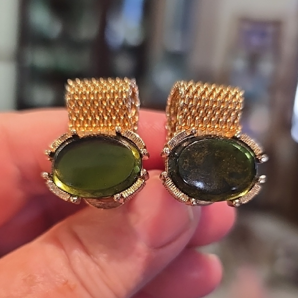 Mens Elegant Vintage Gold and Green Cuff Links